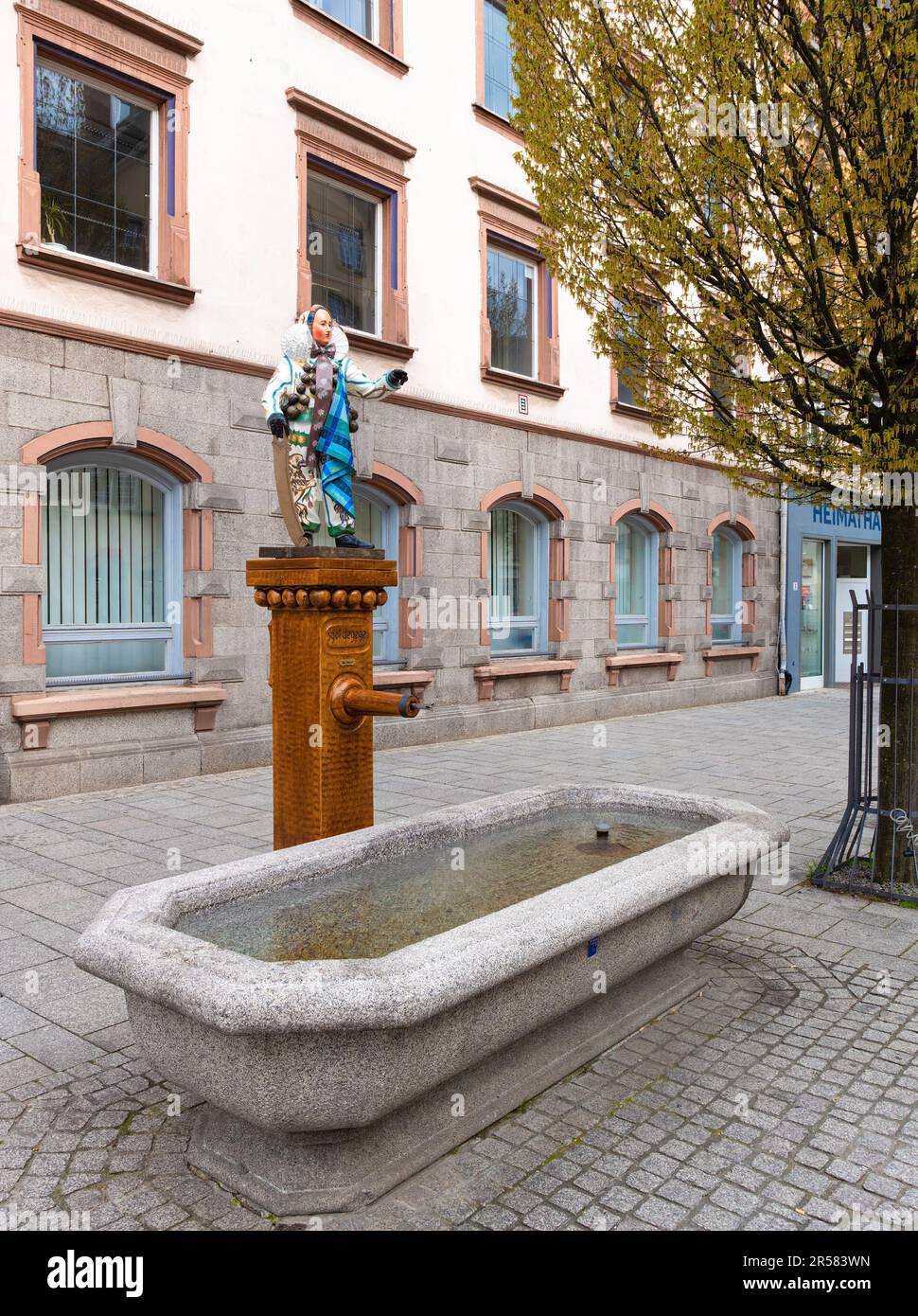 Villingen-Schwenningen, Allemagne - 30 avril 2023 : la statue de Narro qui a été la figure caractéristique du péché historique de carnaval de Villingen Banque D'Images