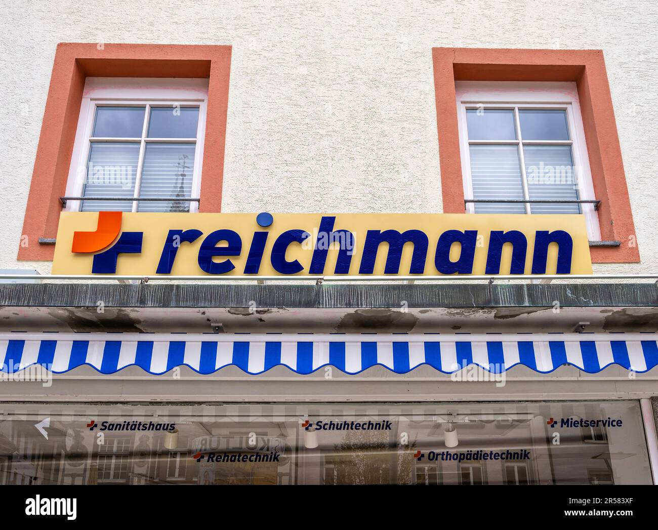 Villingen-Schwenningen, Allemagne - 30 avril 2023: Magasin de fournitures médicales Reichmann à Villingen fournit des fournitures médicales, de la technologie de réhabilitation, Or Banque D'Images