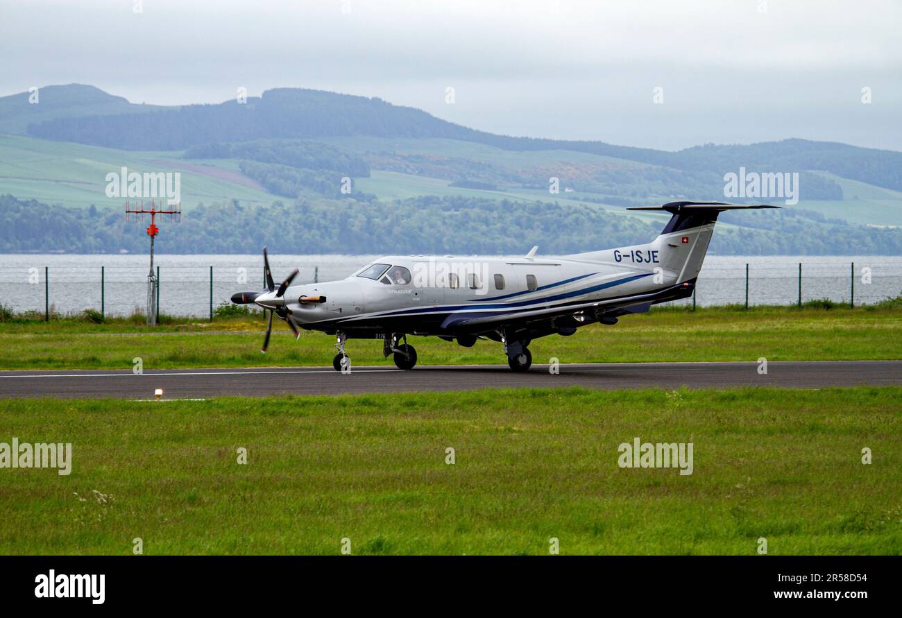 G-ISJE Raven Air Ltd Pilatus PC-12 NGX (PC-12/47E) compagnie aérienne qui effectue le trajet entre Dundee et Belfast à l'aéroport Riverside de Dundee, en Écosse Banque D'Images