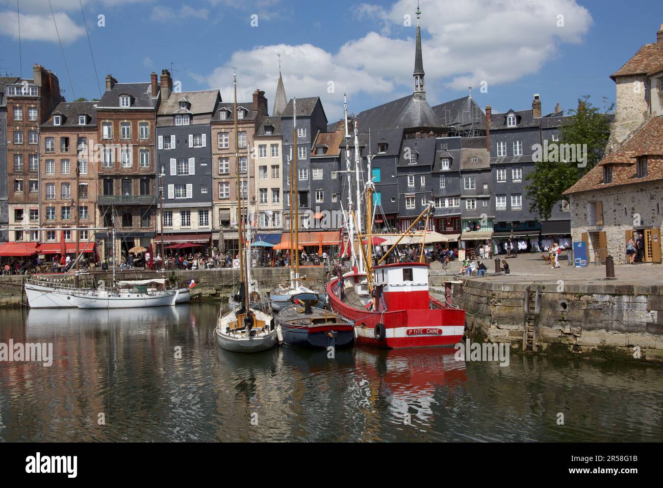 Le Vieux bassin dans le Port de Honfleur, le port de la ville normande de Honfleur, en Normandie Banque D'Images