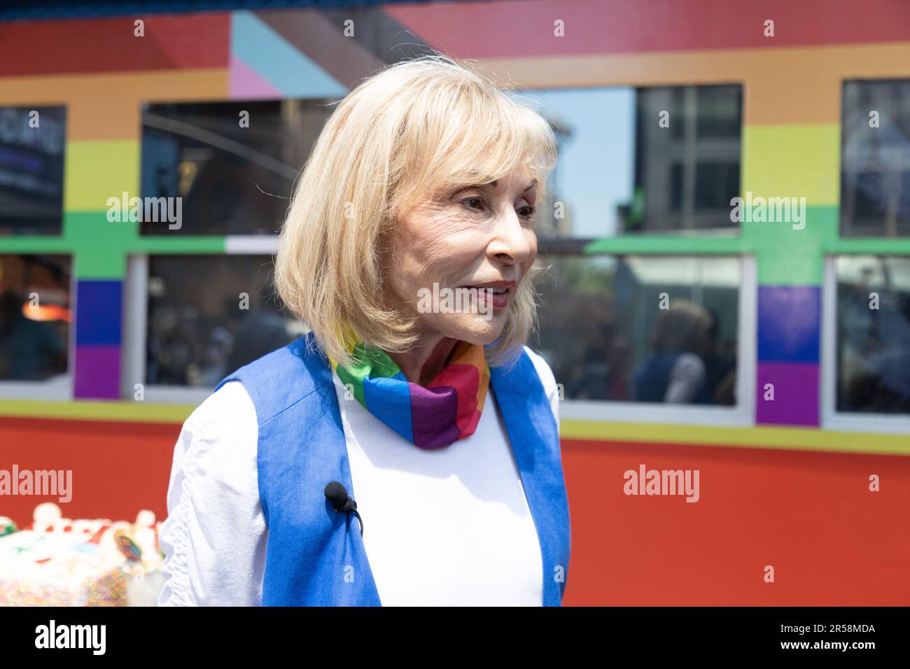 Ellen Hart Sturm, propriétaire du restaurant Ellen's Stardust populaire auprès des touristes, a annoncé son soutien pour le mois de la fierté de juin 2023 et a annoncé que toutes les ventes du gâteau arc-en-ciel et du milkshake verront une partie des recettes du Diner aller à Broadway CARES/Equity Fights AIDS, Plus la contribution d'Ellen du Stardust Diner à une organisation à but non lucratif. 01 juin 2023 (photo: Vanessa Carvalho) crédit: Brésil photo Press/Alay Live News Banque D'Images