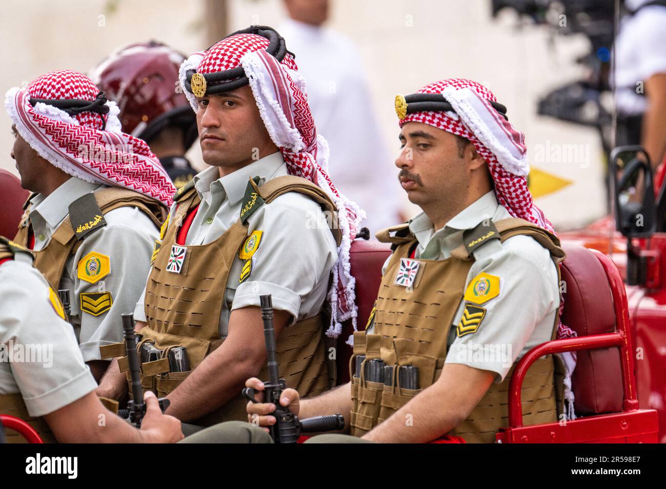 Amman, Jordanie. 01st juin 2023. Des membres du «convoi de la Couronne» ou du cortège assistent au mariage du prince héritier Hussein, à Amman, en Jordanie, sur 1 juin 2023. Photo par Ammar Abd Rabbo/ABACAPRESS.COM crédit: Abaca Press/Alay Live News Banque D'Images