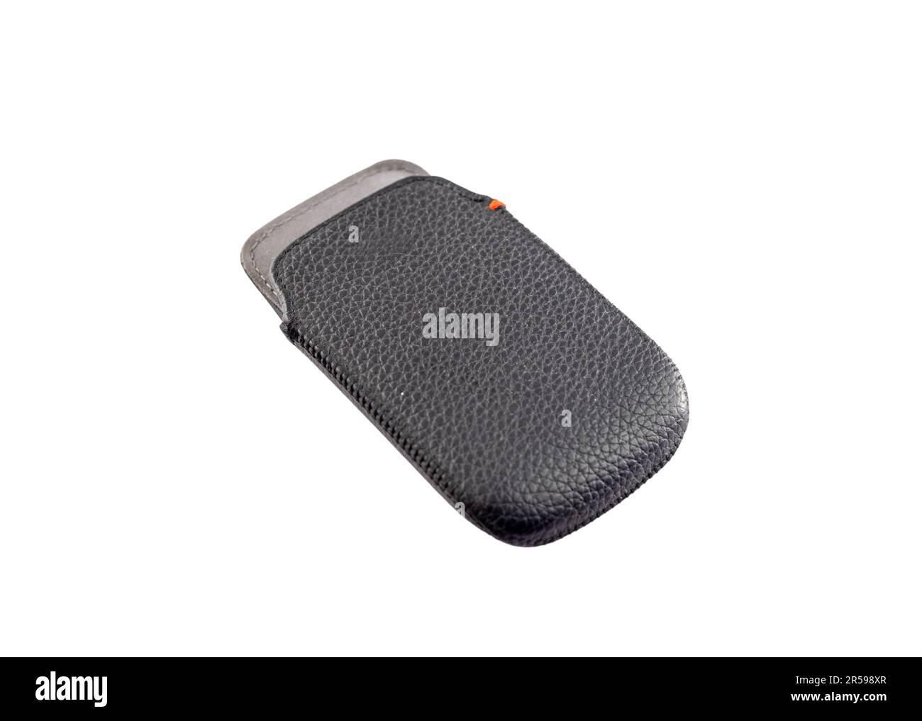 Étui en cuir noir pour téléphone portable sur fond blanc Banque D'Images