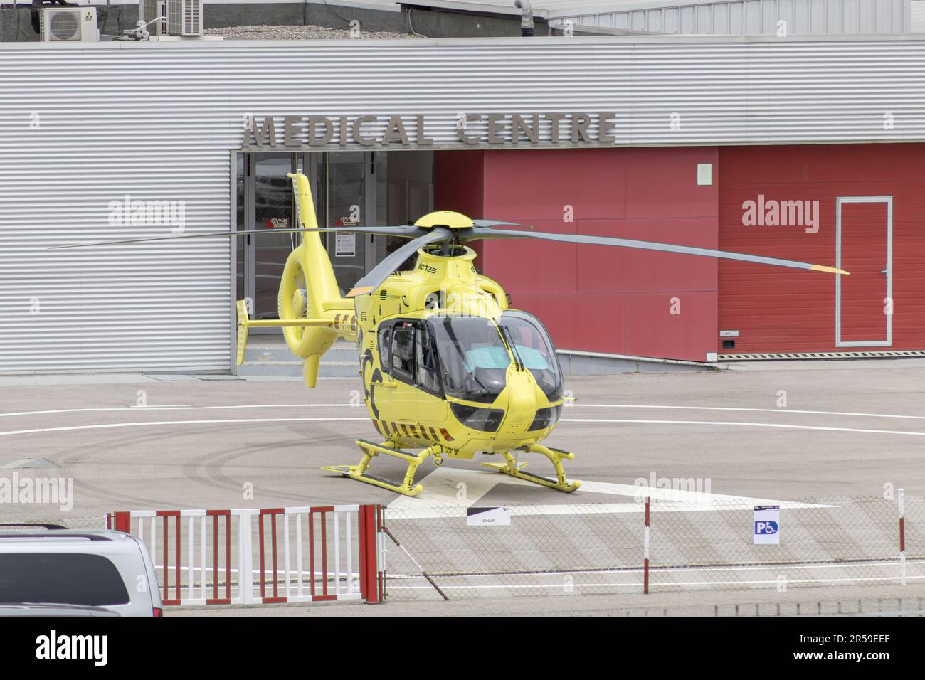 MONTMELLO, ESPAGNE-4 JUIN 2021: Eurocopter EC135 (Airbus Helicopters H135) utilisé comme transport médical Banque D'Images