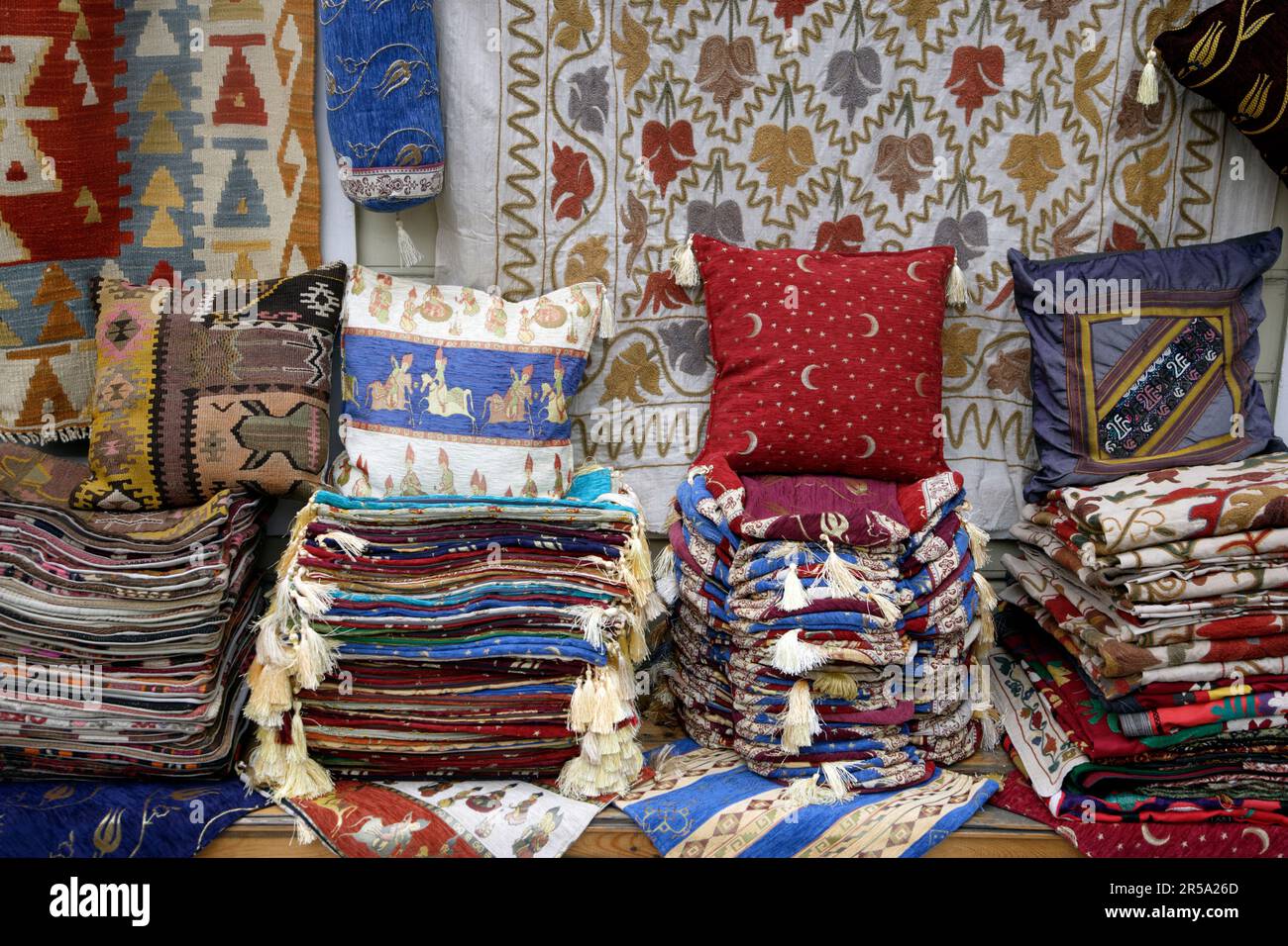 Textiles et coussins de Suzani en vente à Istanbul, Turquie. Banque D'Images