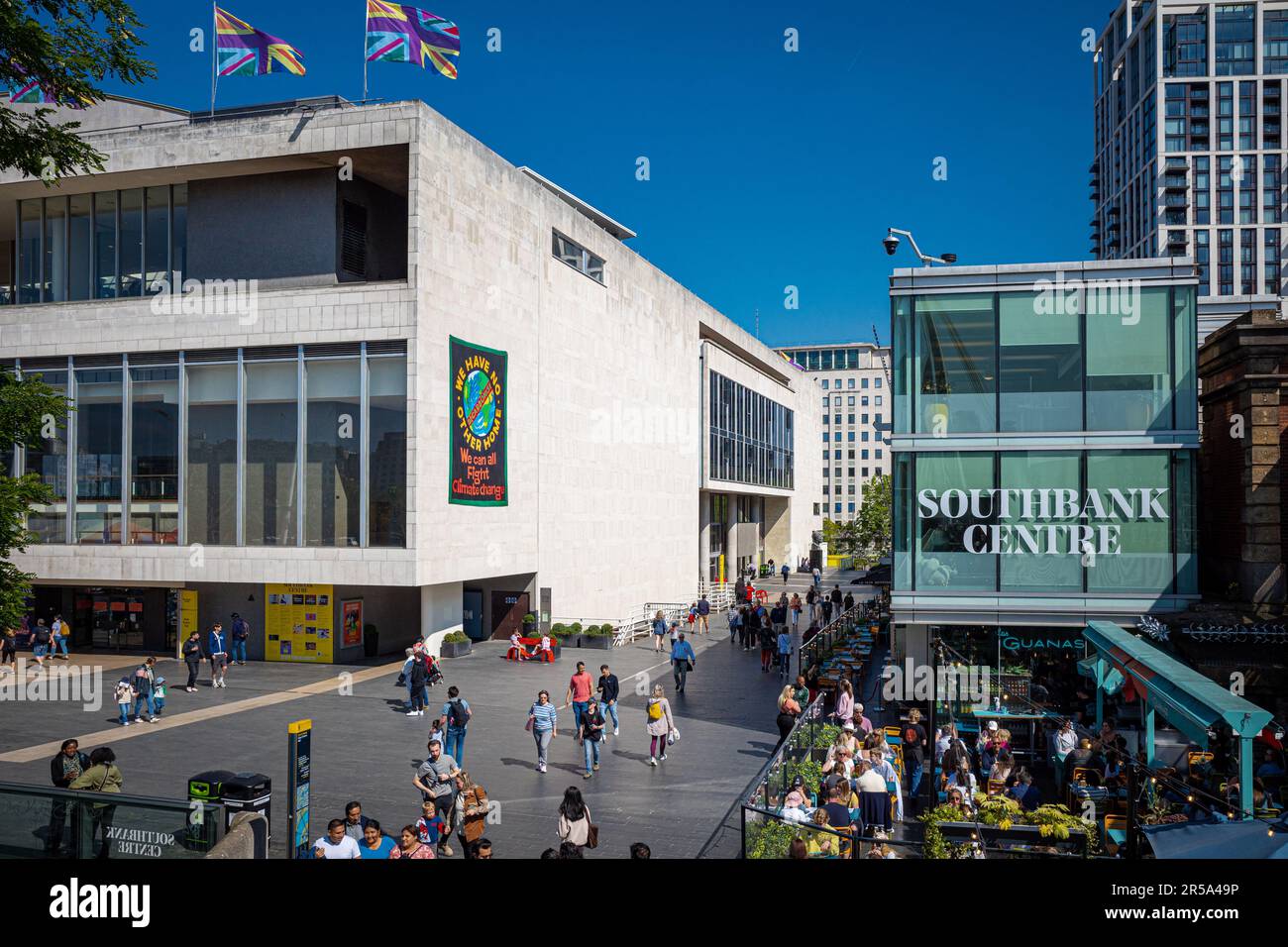 Londres Southbank Centre Royal Festival Hall Londres. Les architectes Robert Matthew et Leslie Martin ont ouvert leurs portes en 1951 dans le cadre du Festival of Britain Banque D'Images