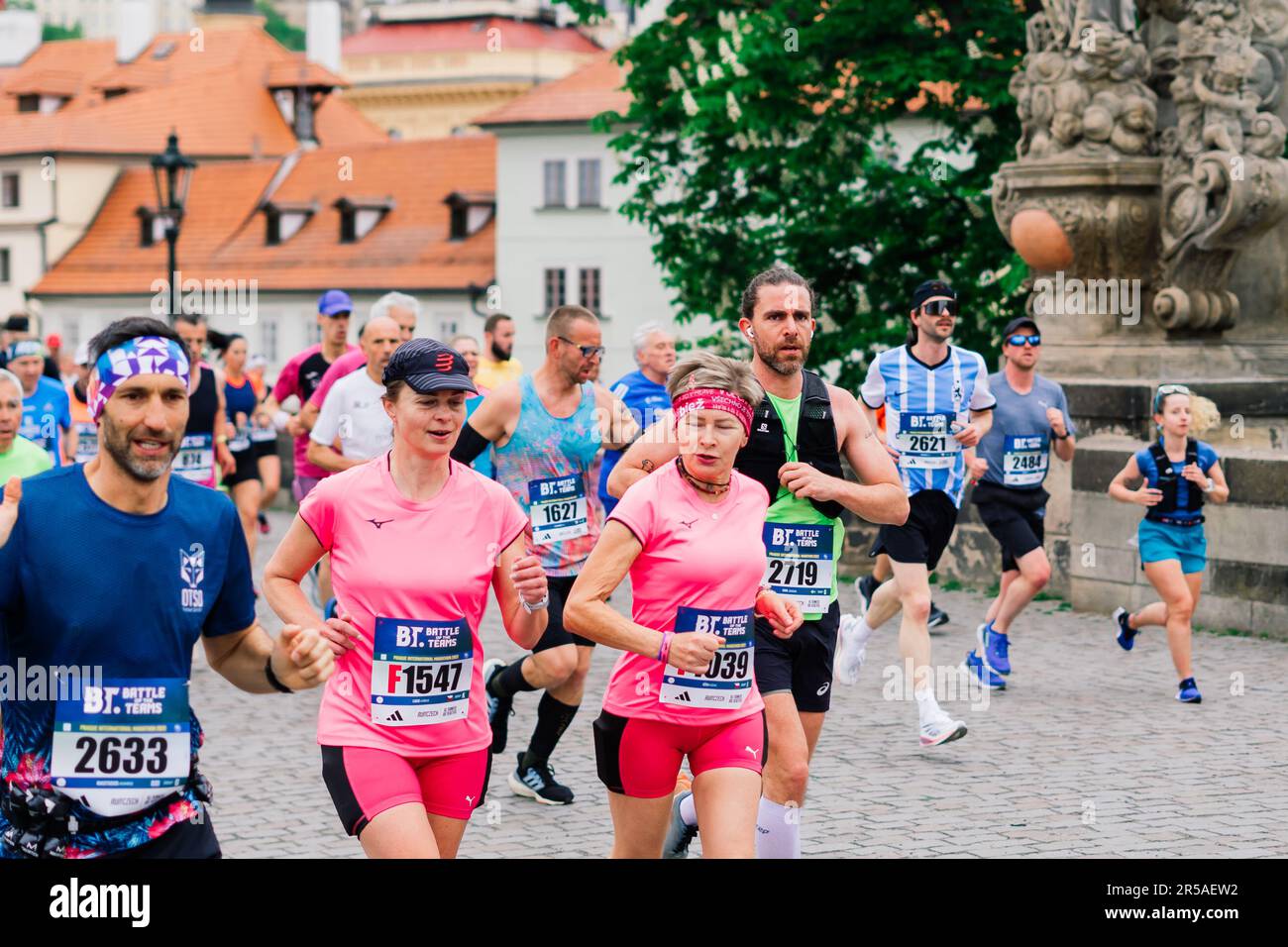 Prague, Tchéquie - 7th mai 2023 - les coureurs du semi-marathon de Prague dans les rues de la ville. Banque D'Images