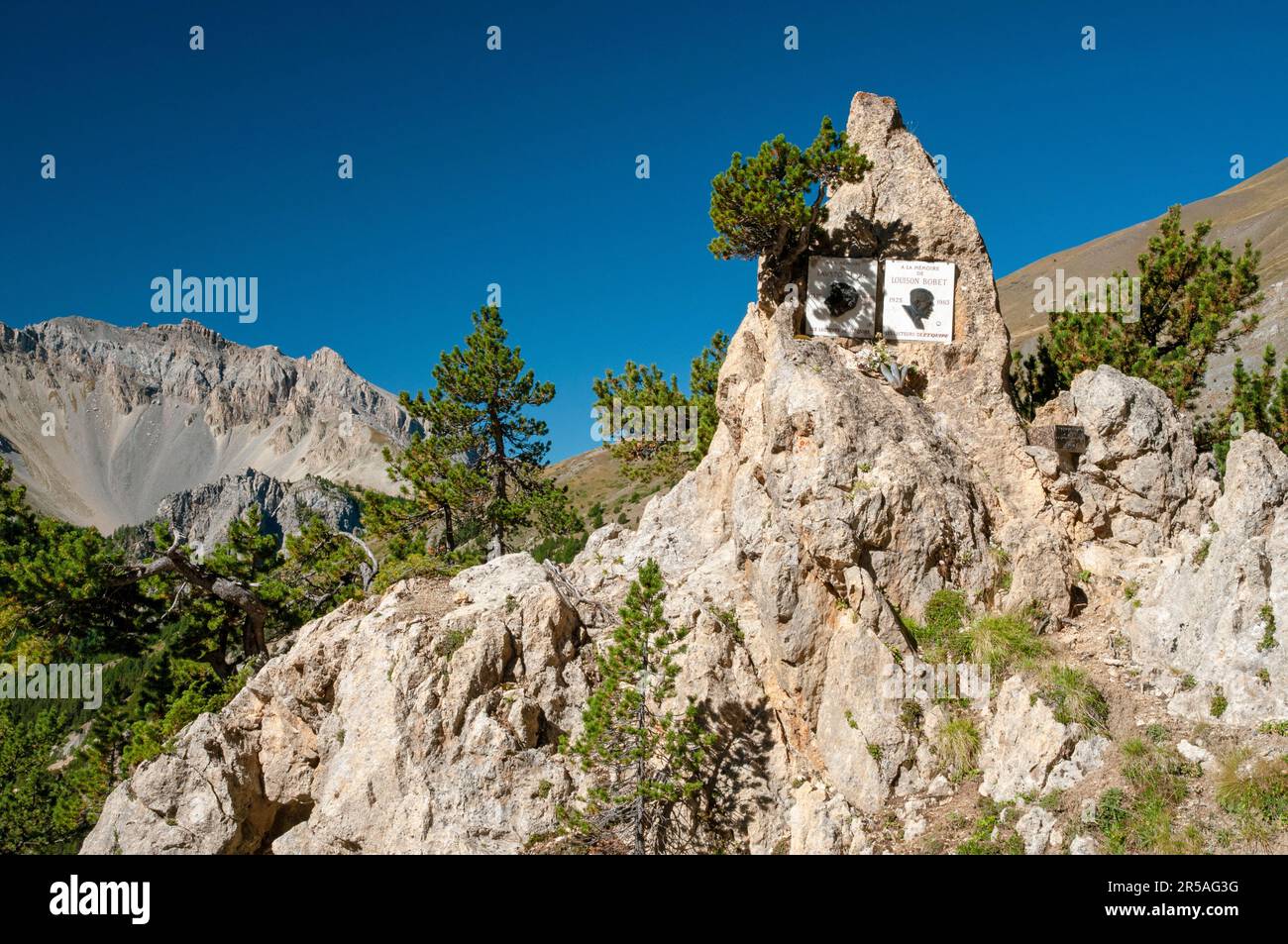 Panneaux commémoratifs à la mémoire des cyclistes Louison Bobet et Fausto Coppi au point de chasse Deserte, col de montagne Izoard, France Banque D'Images