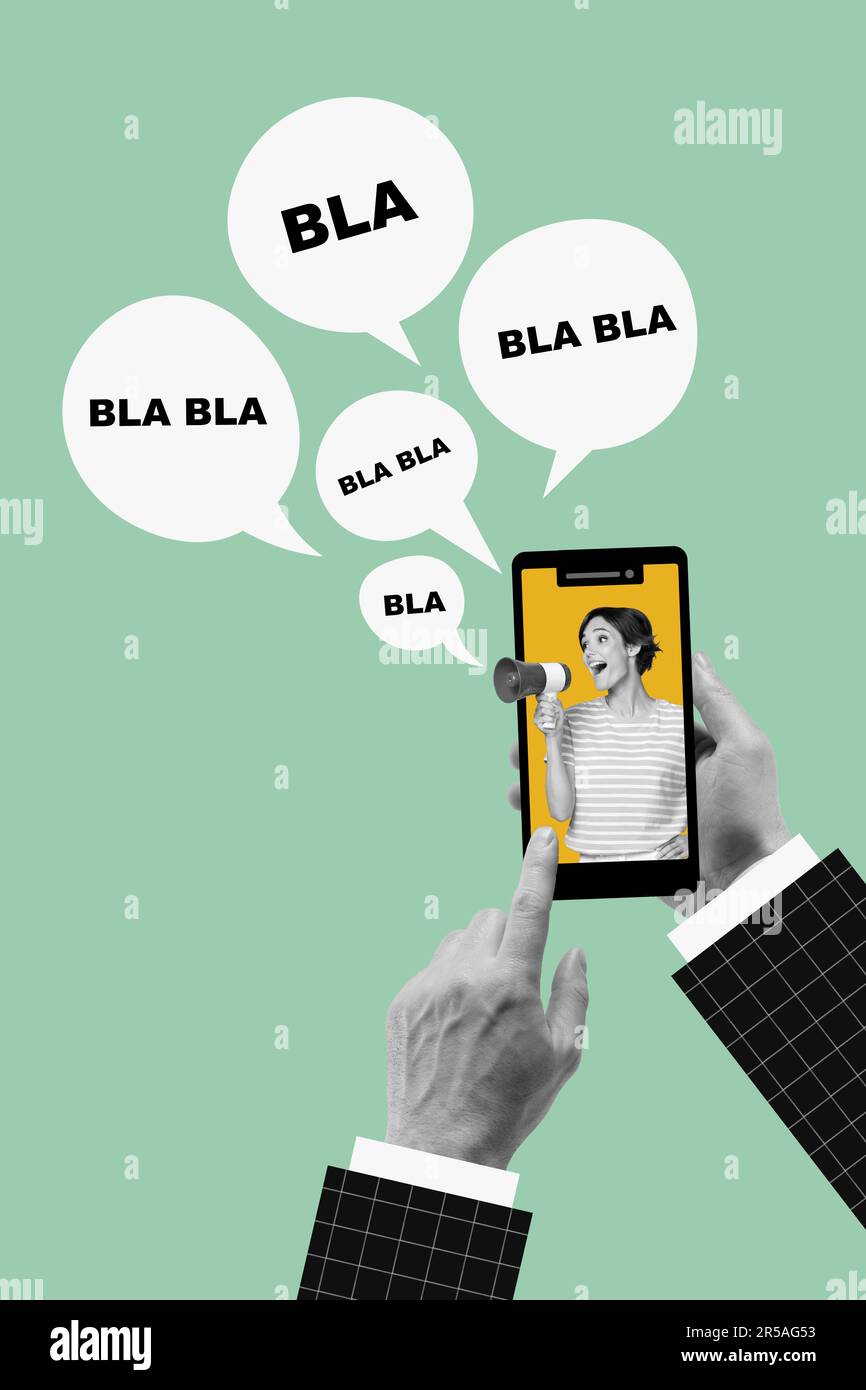 Publicité verticale instagram histoires vidéo rouleaux téléphone chatterbox fille tenir haut-parleur bla blah isolé sur fond vert Banque D'Images