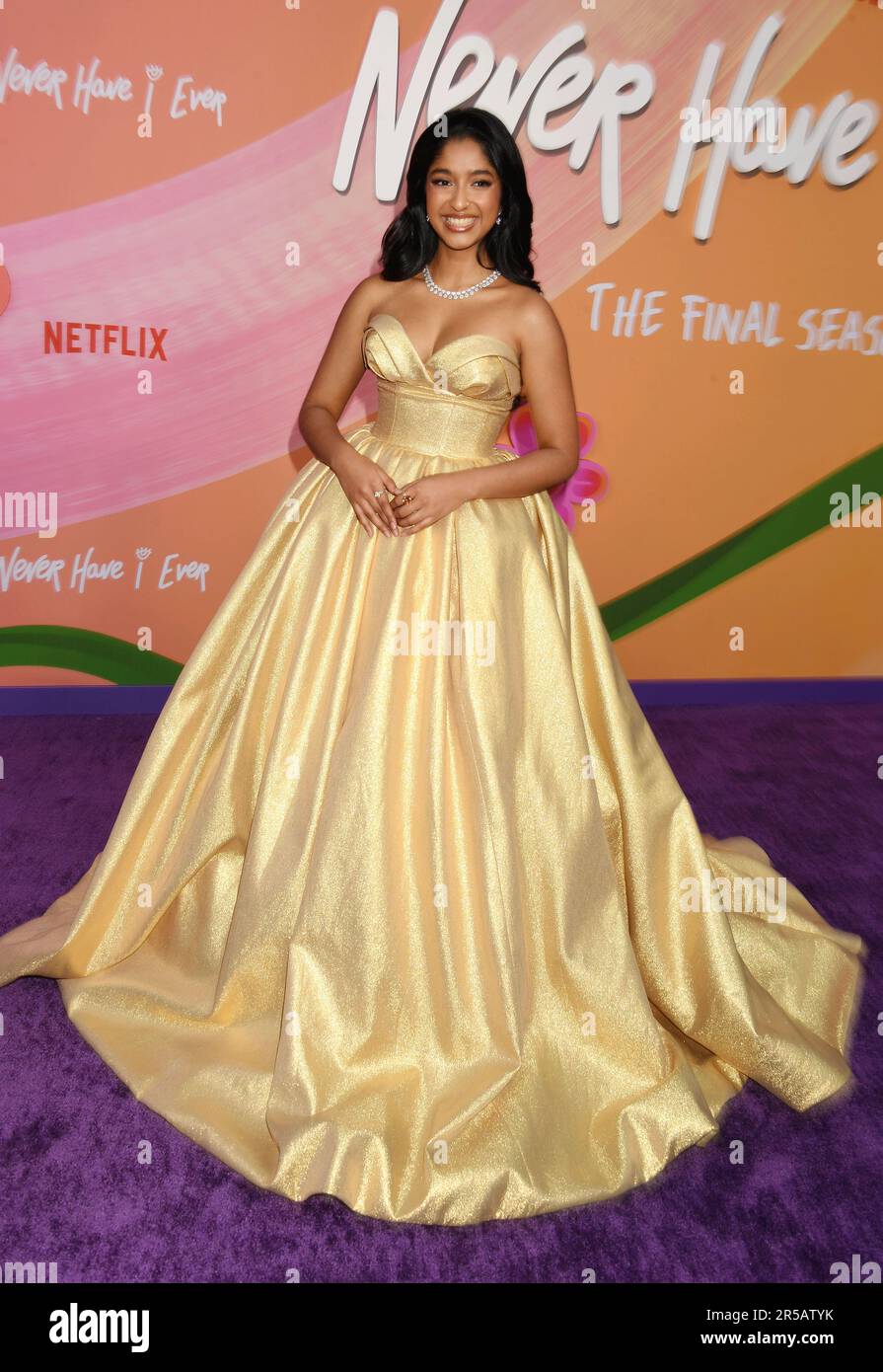 LOS ANGELES, CA - JUIN 01: Maitreyi Ramakrishnan participe à Netflix's 'jamais n'ai-je jamais' saison 4 première projection au Regency Village Theatre on Banque D'Images