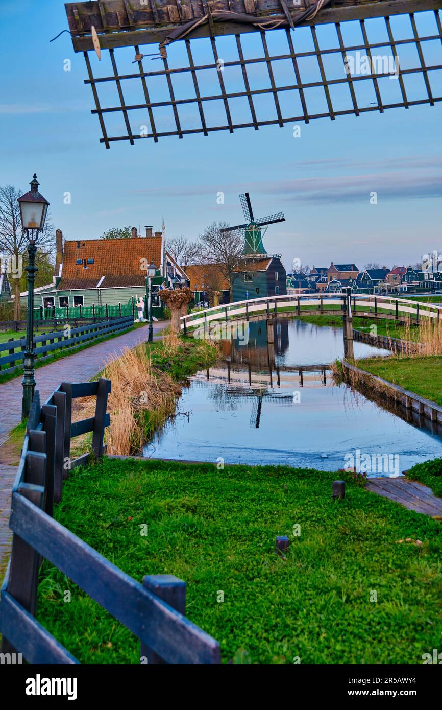 13 Avril 2022 Zaanse Schans Pays Bas Moulins Vent Hollandais 13-avril-2022-zaanse-schans-pays-bas-moulins-vent-hollandais