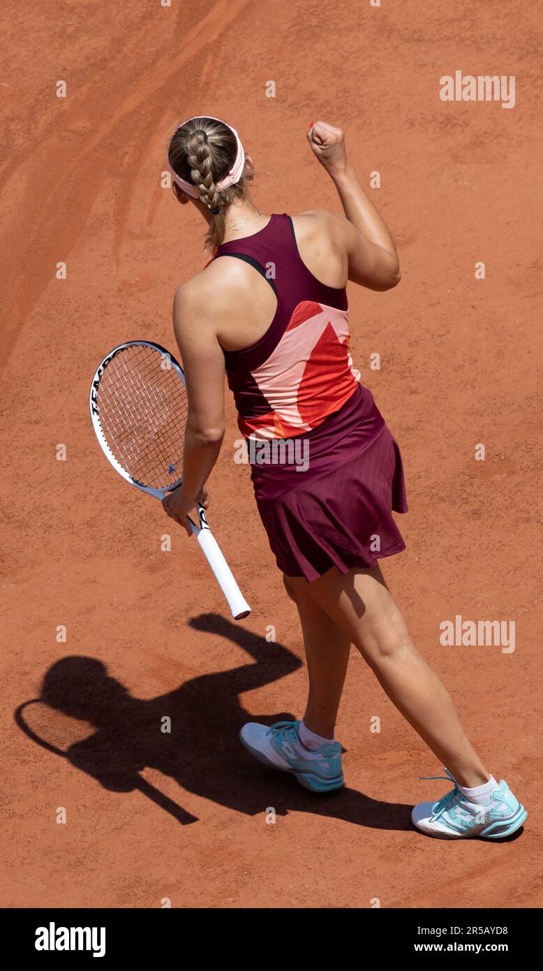 Paris, France. 02nd juin 2023. Belge Elise Mertens réagit lors d'un match de tennis contre US Pegula (WTA3), lors de la troisième manche des singles féminins au tournoi de tennis Roland Garros à Paris, France, vendredi 02 juin 2023. BELGA PHOTO BENOIT DOPPAGNE crédit: Belga News Agency/Alay Live News Banque D'Images