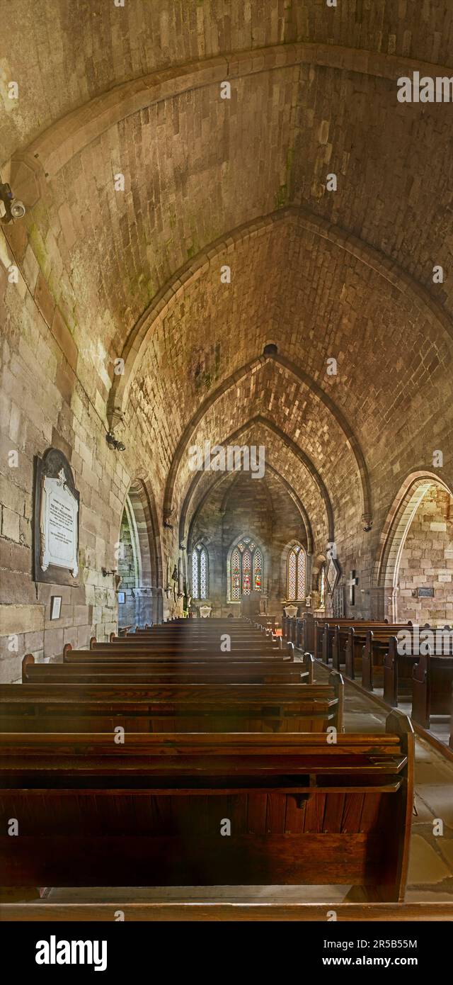 Intérieur de l'église de Ladykirk comme panorama vertical dans les frontières écossaises Banque D'Images