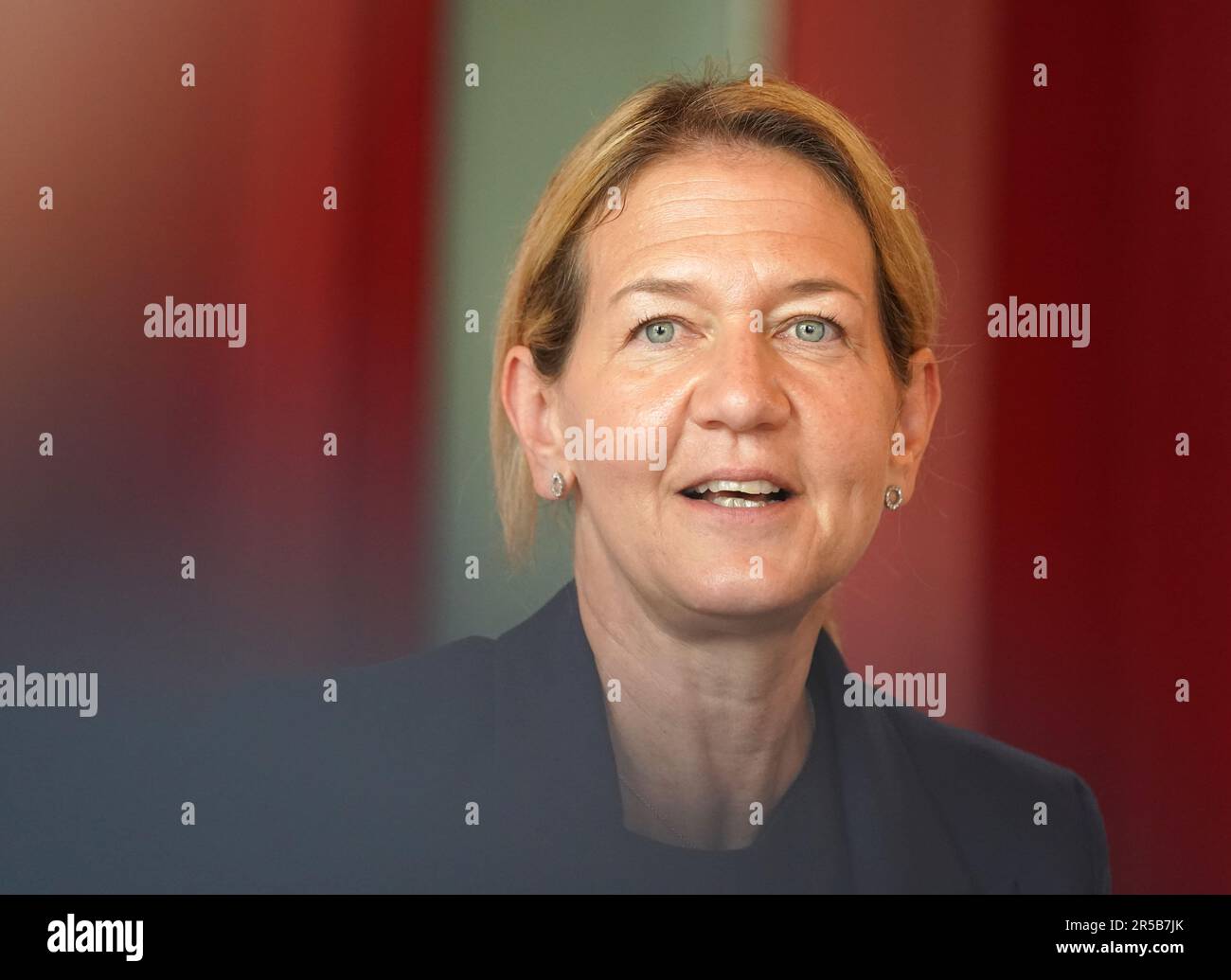Hambourg, Allemagne. 02nd juin 2023. Sandra Reichel, directrice du tournoi, parle lors d'un rendez-vous avec les médias au stade de tennis de Rothenbaum. De 22 juillet au 30 2023, l'Open européen de Hambourg pour hommes et femmes aura lieu à Rothenbaum. Credit: Marcus Brandt/dpa/Alay Live News Banque D'Images