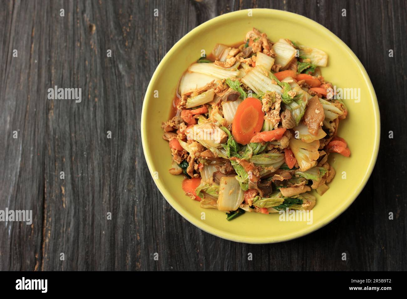 Top View Capcay Goreng, Stir Fry mélanger des légumes avec diverses protéines populaires dans le restaurant chinois. Banque D'Images