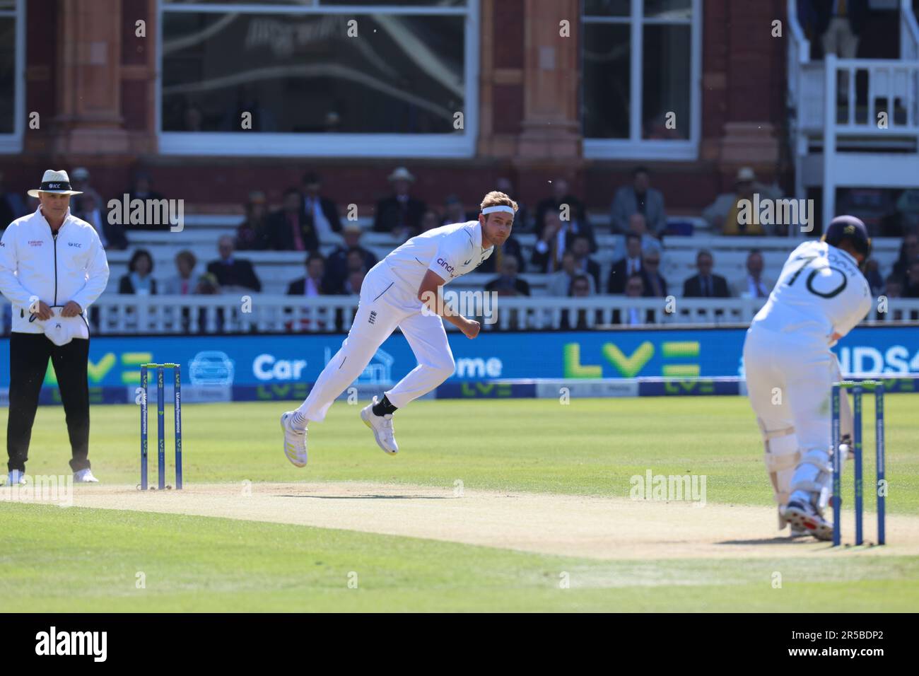 Londres, Royaume-Uni. 02nd juin 2023. Stuart Broad (Nottinghamshire) d'Angleterre pendant le Test Match Series jour 1 de 4 match entre l'Angleterre contre l'Irlande au terrain de cricket de Lor, Londres le 02nd juin 2023 crédit: Action Foto Sport/Alay Live News Banque D'Images