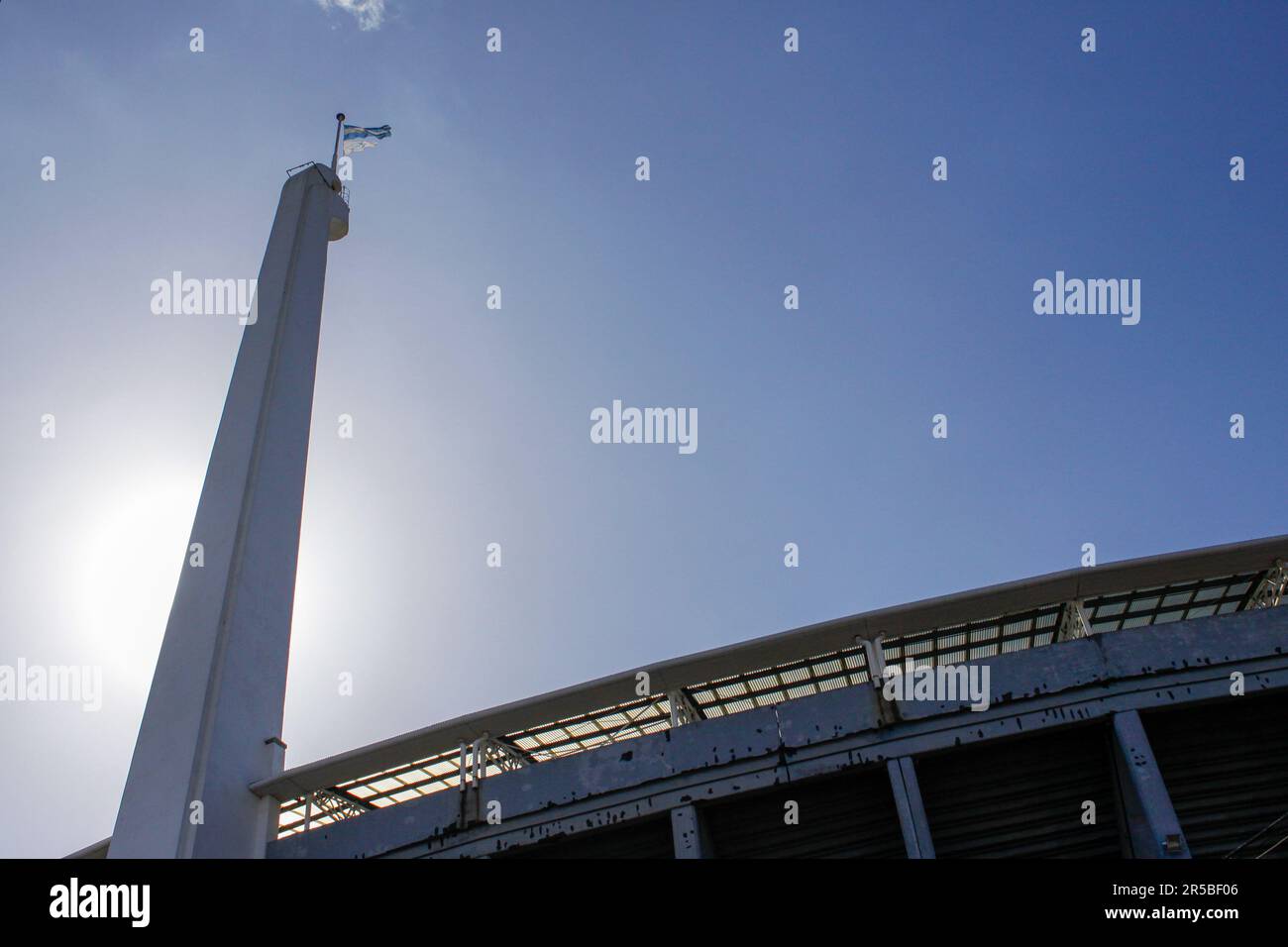 Avellaneda, Argentine, 16, mars 2011.vue du mât du stade Presidente Peron du Racing Club contre la lumière. Crédit: Fabideciria. Banque D'Images