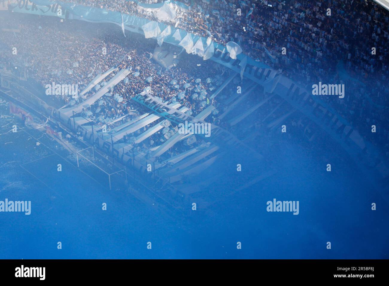 Avellaneda, Argentine, 2, octobre, 2011.impressionnante célébration des fans de Racing Club dans la prévisualisation du match entre Racing Club et Club Atletico I Banque D'Images