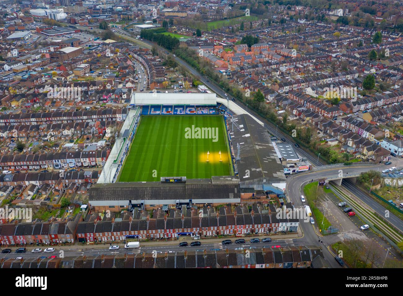 Luton, Royaume-Uni. 29th mai 2023. Vue aérienne du Kenilworth Road Stadium, qui accueillera désormais le football de la Premier League après la promotion du club de football de Luton Town par le biais du championnat Play-off. Photo prise à Kenilworth Road, Luton, Bedfordshire, Angleterre, le 20 novembre 2020. Photo de David Horn. Crédit : Prime Media Images/Alamy Live News Banque D'Images