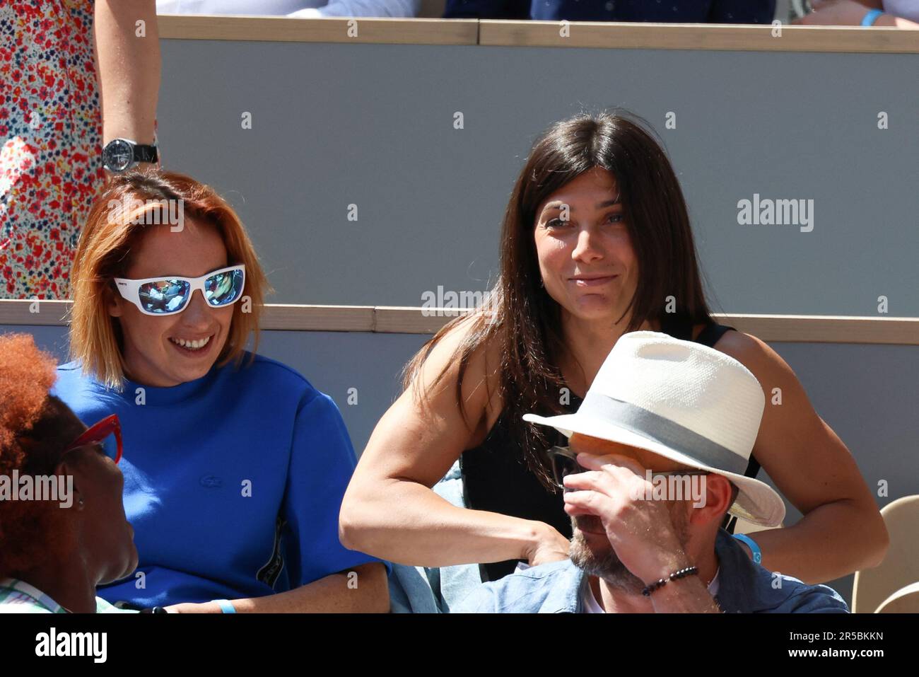 Paris, France. 02nd juin 2023. OCEANE Colom aka Suzane, Anouk Valette dans les stands lors de l'Open de France Roland Garros 2023 sur 02 juin 2023 à Paris, France. Photo de Nasser Berzane/ABACAPRESS.COM crédit: Abaca Press/Alay Live News Banque D'Images