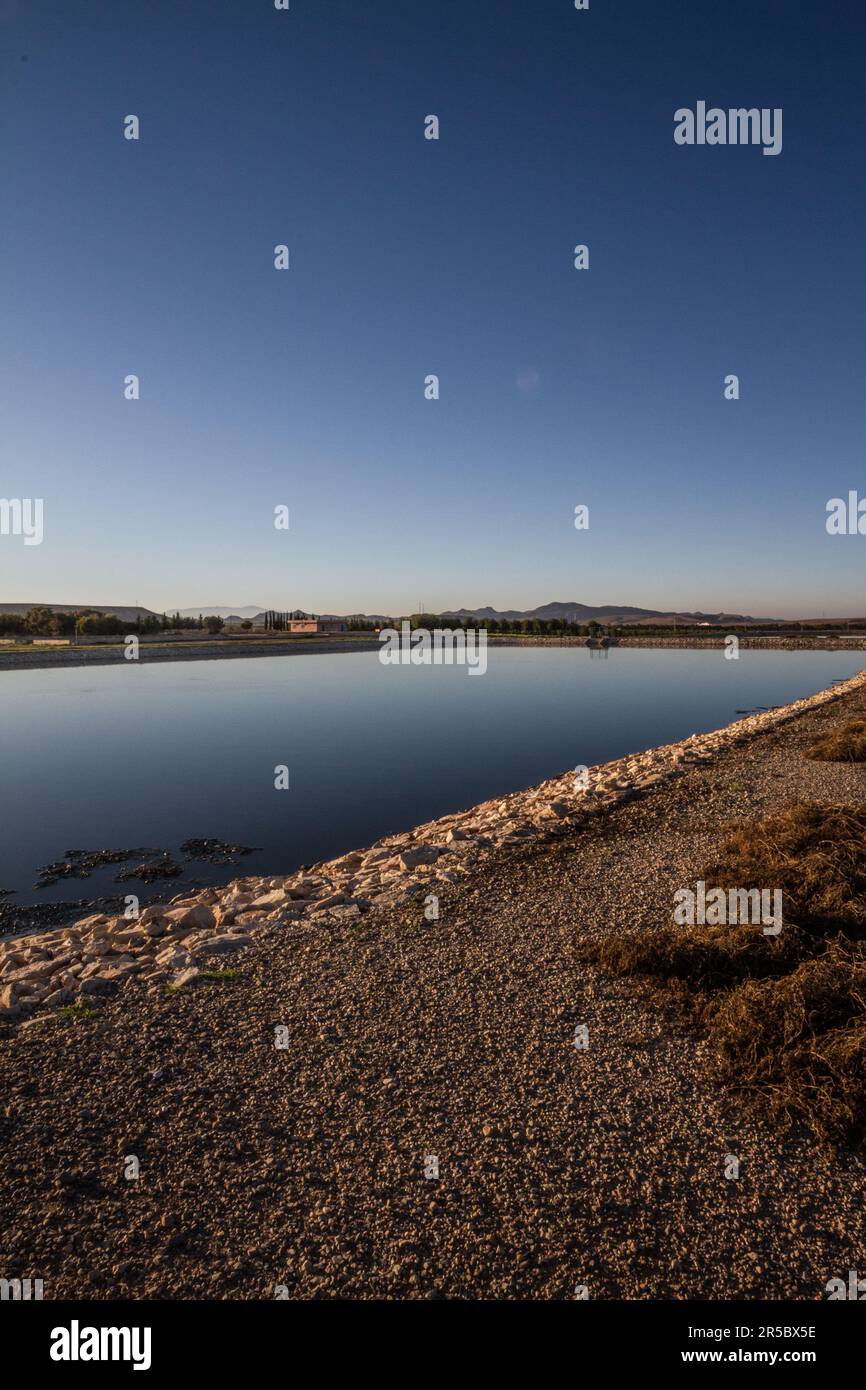 Station de traitement des eaux usées de l'ONEE : une balise de progrès à Taourirt, Maroc Banque D'Images