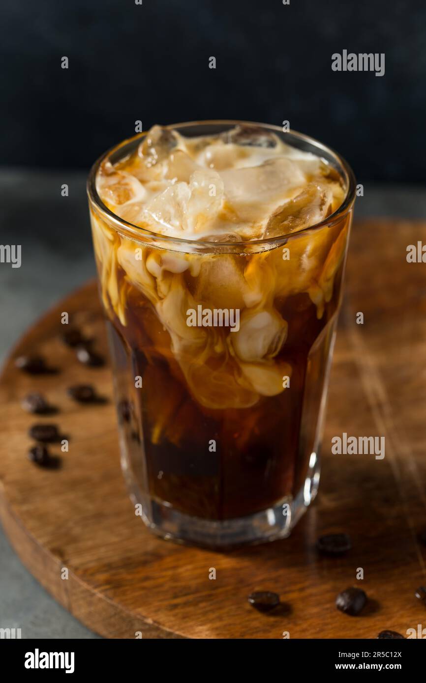 Café glacé santé maison avec lait d'avoine Banque D'Images