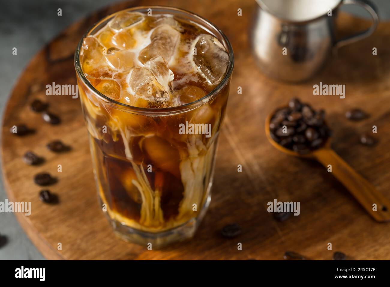 Café glacé santé maison avec lait d'avoine Banque D'Images