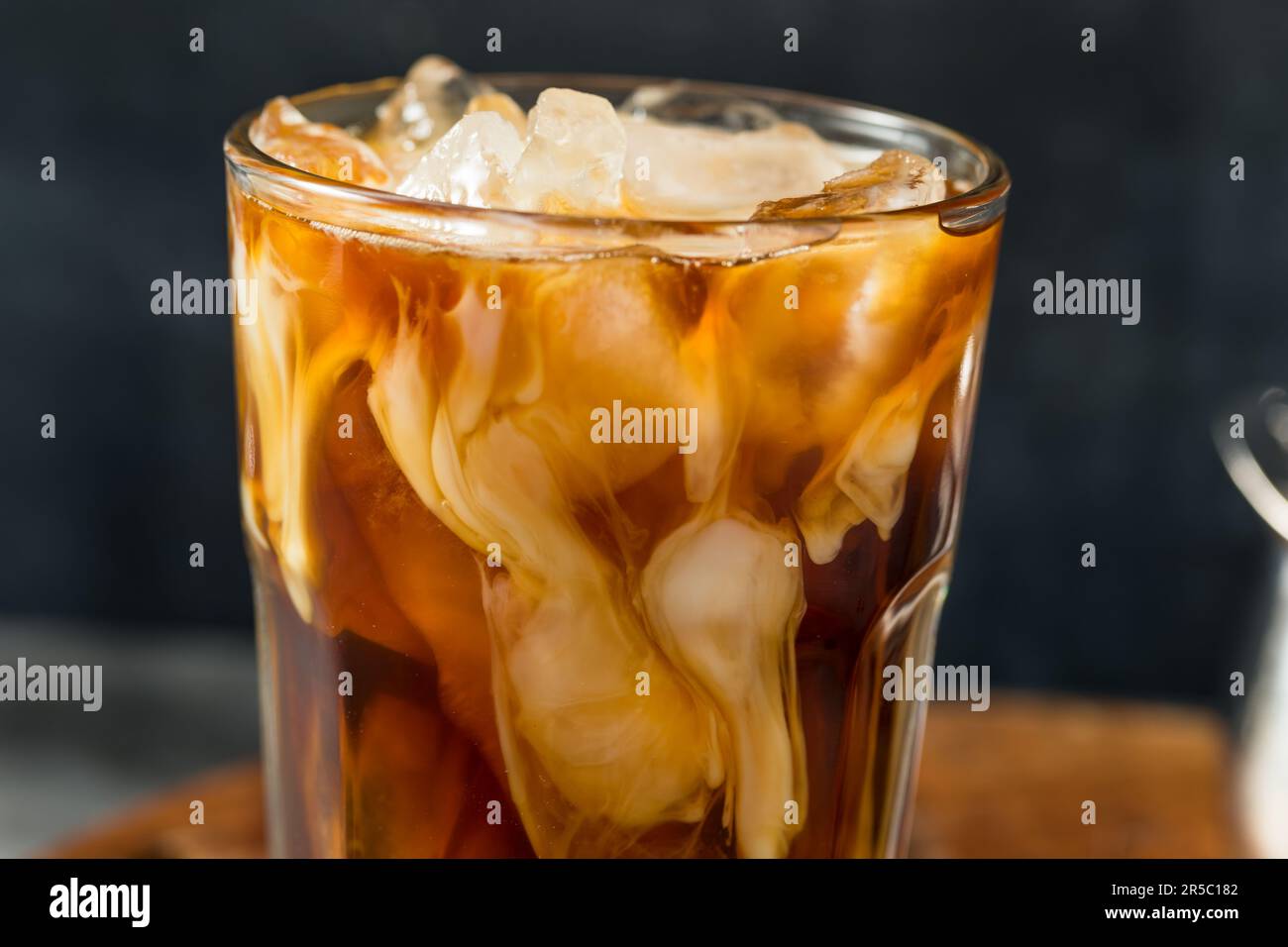 Café glacé santé maison avec lait d'avoine Banque D'Images
