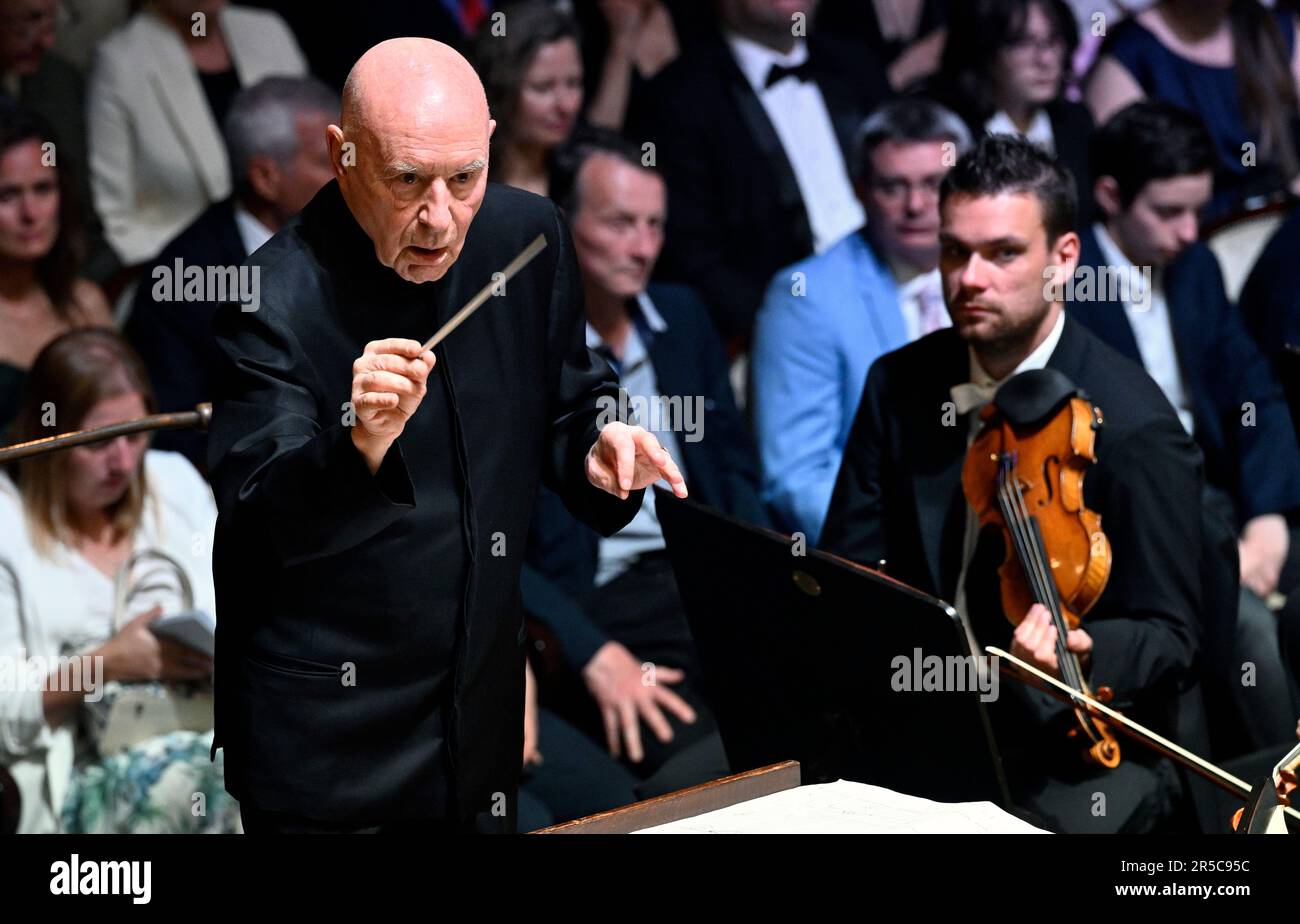 Prague, République tchèque. 02nd juin 2023. L'Orchestre philharmonique tchèque a ouvert ce soir le concert final du Festival du Printemps de Prague à la Maison municipale sous le relais de Christoph Eschenbach, directeur du Konzerthaus de Berlin. Lors de la soirée de gala, l'orchestre jouera la neuvième symphonie de Ludwig van Beethoven, dont Ode to Joy à Prague, République tchèque, 2 juin 2023. Crédit : CTK/Alay Live News Banque D'Images