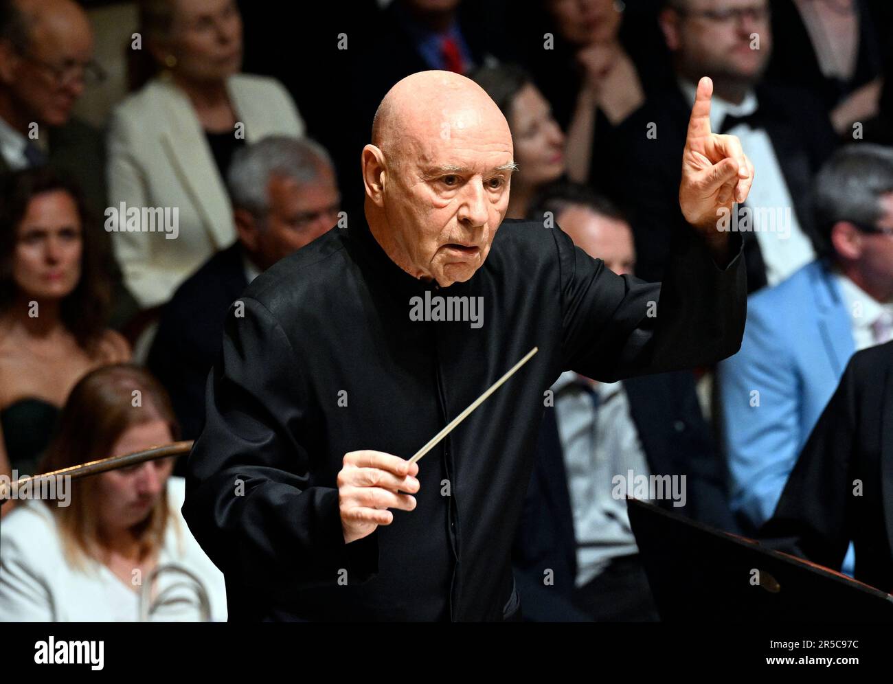 Prague, République tchèque. 02nd juin 2023. L'Orchestre philharmonique tchèque a ouvert ce soir le concert final du Festival du Printemps de Prague à la Maison municipale sous le relais de Christoph Eschenbach, directeur du Konzerthaus de Berlin. Lors de la soirée de gala, l'orchestre jouera la neuvième symphonie de Ludwig van Beethoven, dont Ode to Joy à Prague, République tchèque, 2 juin 2023. Crédit : CTK/Alay Live News Banque D'Images