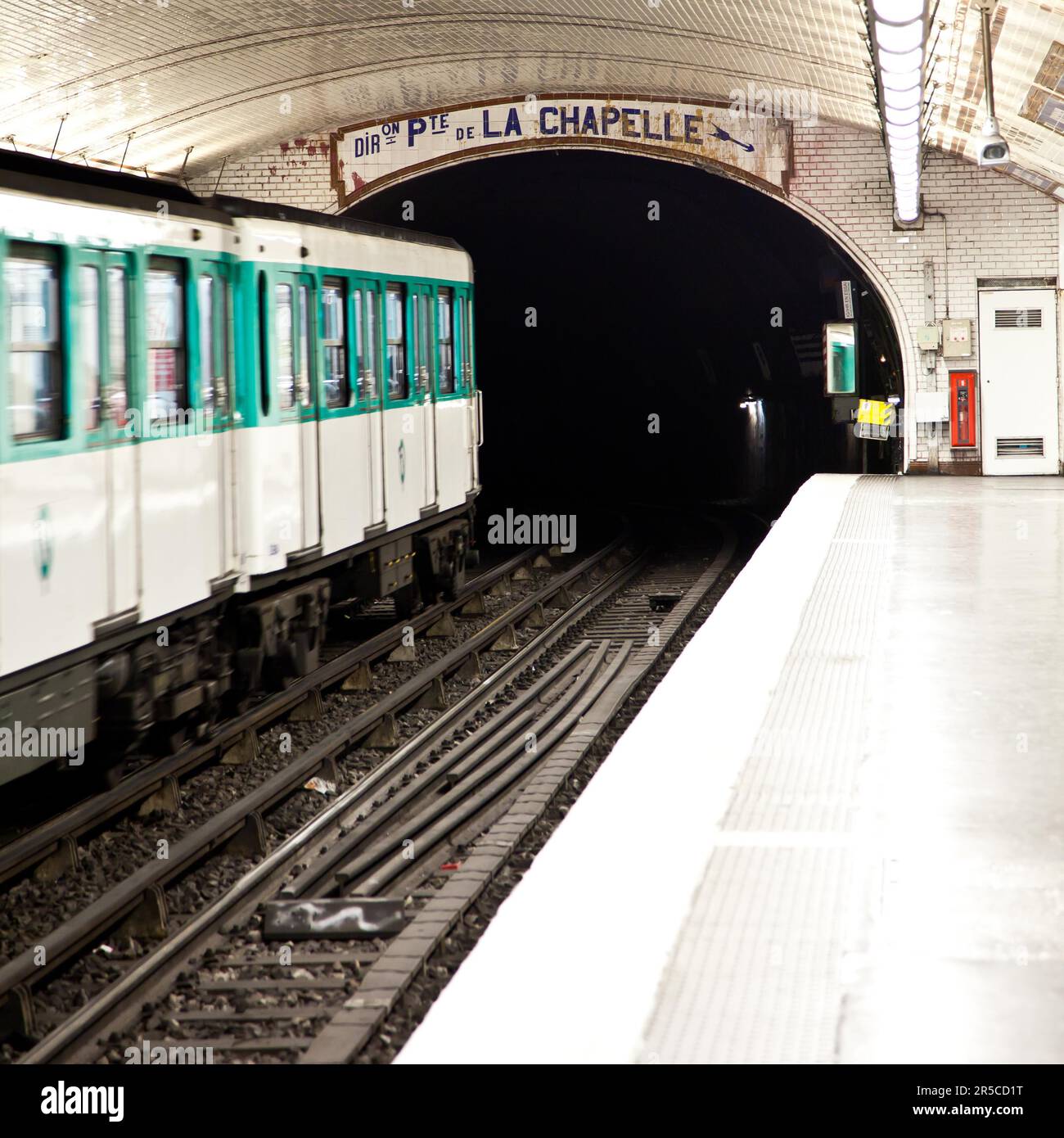 L'un des plus anciens en Europe - la station de métro Metro de Paris Banque D'Images