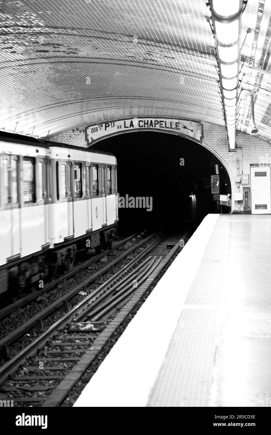 L'un des plus anciens en Europe - la station de métro Metro de Paris Banque D'Images