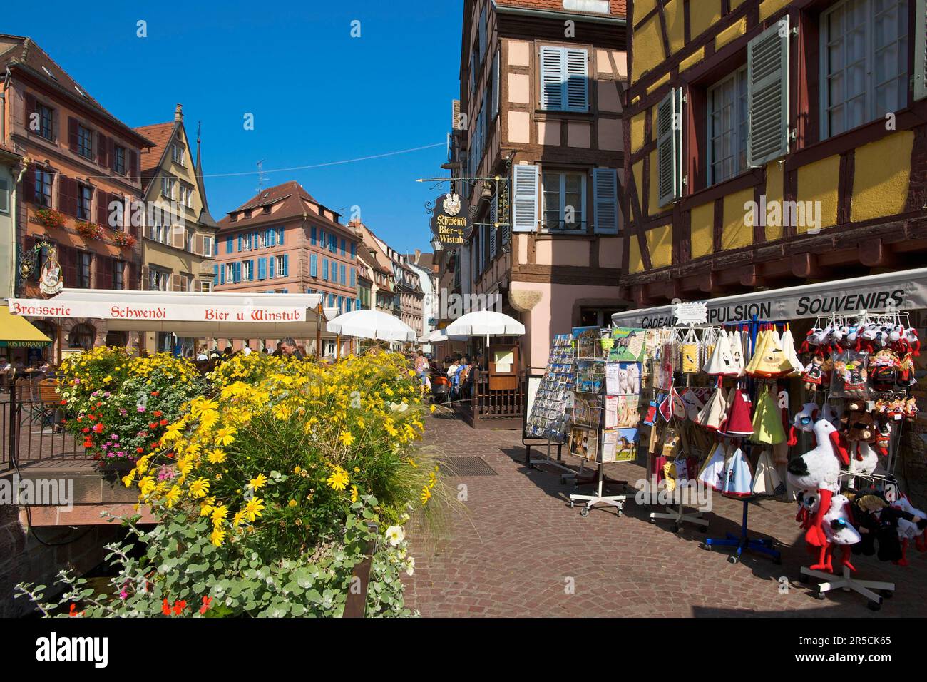 Maisons et restaurants à colombages, canal du quartier des Tanneurs, quartier des tanneurs, vieille ville de Colmar, Alsace, France Banque D'Images