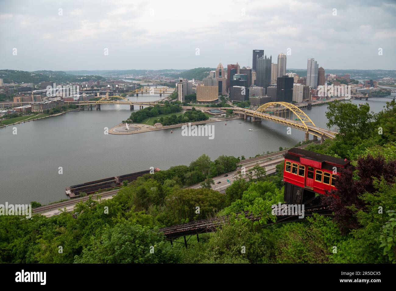 Le fort Pitt Bridge à Pittsburgh, Pennsylvanie Banque D'Images