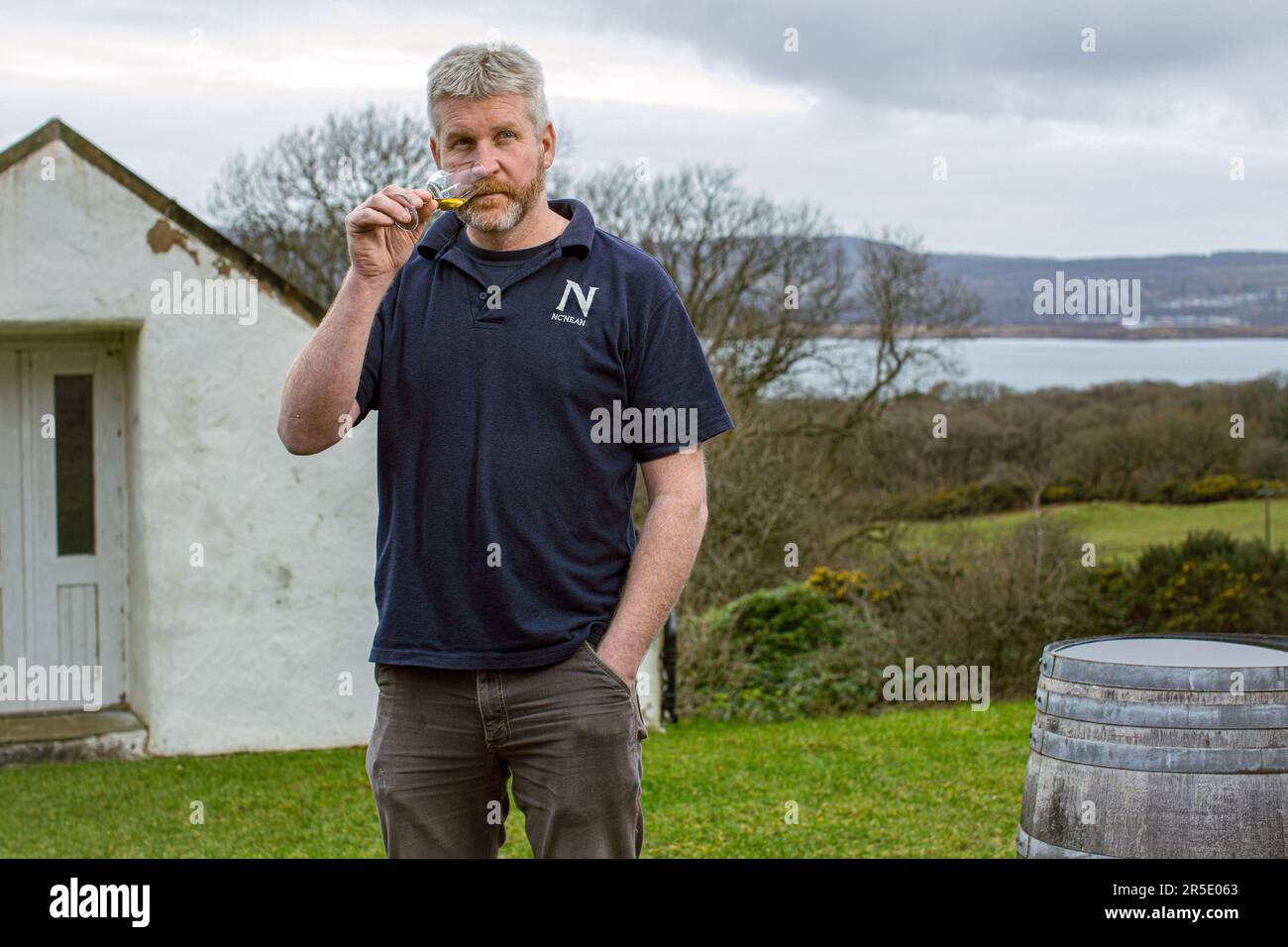 Graham Wood Directeur de la distillerie NC’nean à Drimnin Estate à Movern, Écosse, Royaume-Uni. Banque D'Images