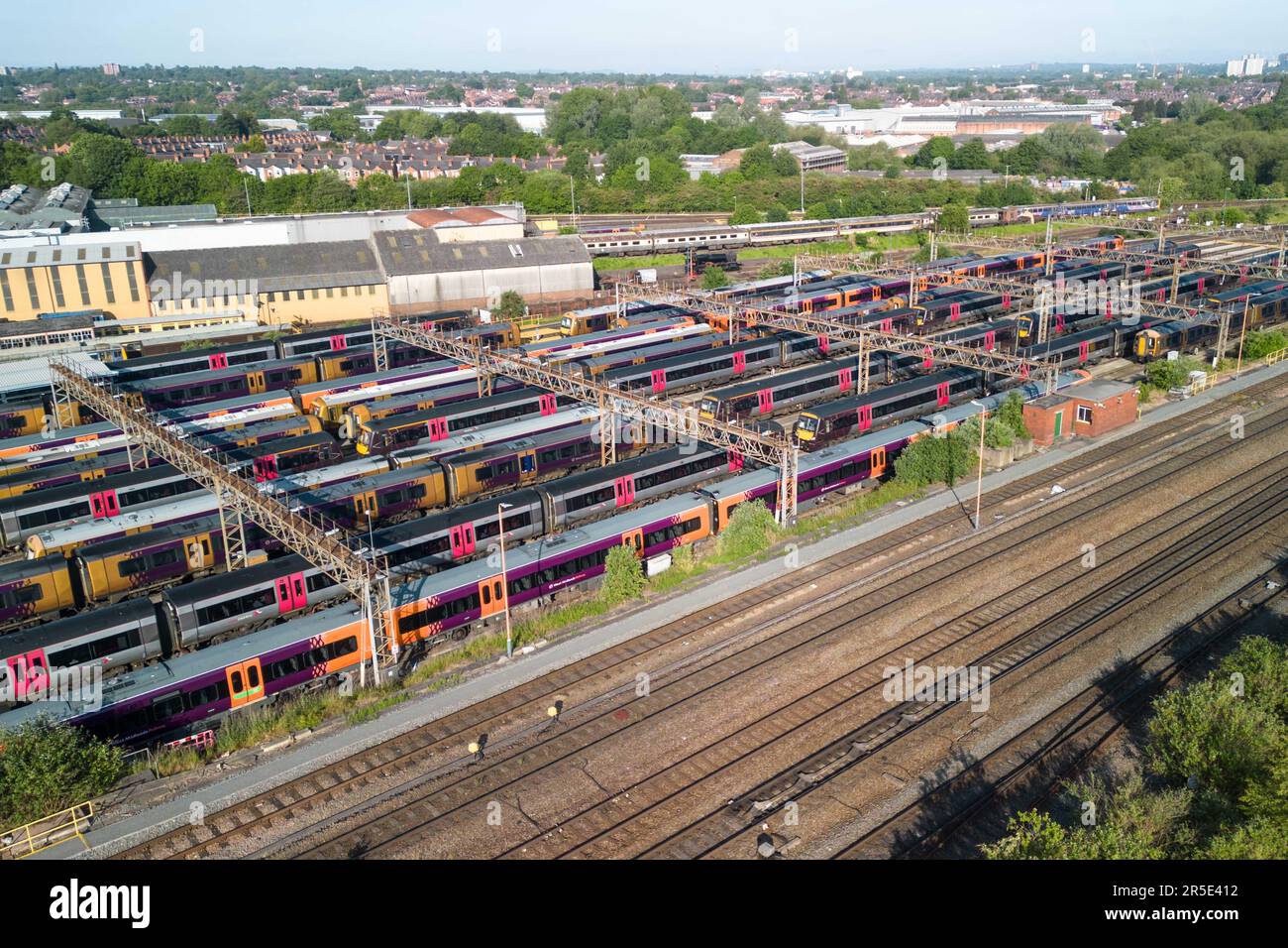 Tyseley, Birmingham 3rd juin 2023 - des conflits de rémunération entre le gouvernement et les syndicats ASLEF et RMT ont vu un réseau ferroviaire presque entier fermé samedi. Les trains ont été laissés garés et inutilisés au dépôt d'entretien de traction de Tyseley (TMD) car les deux syndicats ont rejeté les offres de salaire présentées par le gouvernement, et affirment qu'il y a encore un fort soutien à l'action industrielle de leurs membres. Crédit : Stop Press Media/Alay Live News Banque D'Images