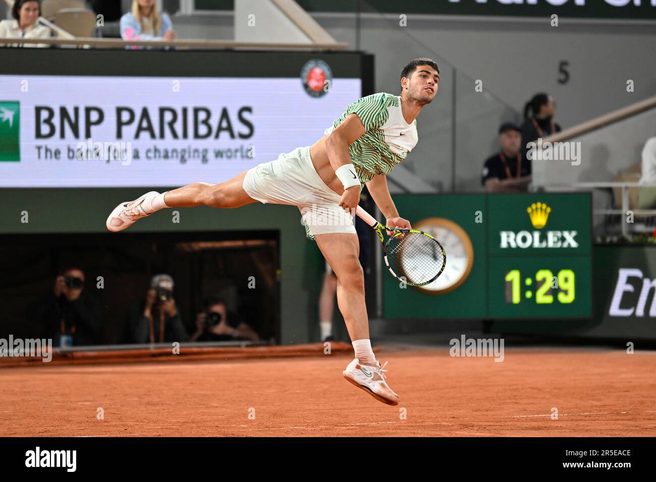 PARIS, IF - 02.06.2023: ROLAND GARROS 2023 - Carlos Alcaraz Pendant Son ...