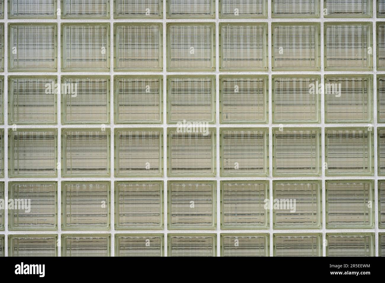 Fond d'un mur fait de blocs de verre Banque D'Images Fond d'un mur fait de blocs de verre Banque D'Images