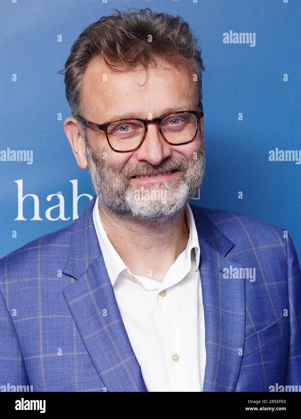 Photo du dossier datée du 17/02/23, de Hugh Dennis participant aux