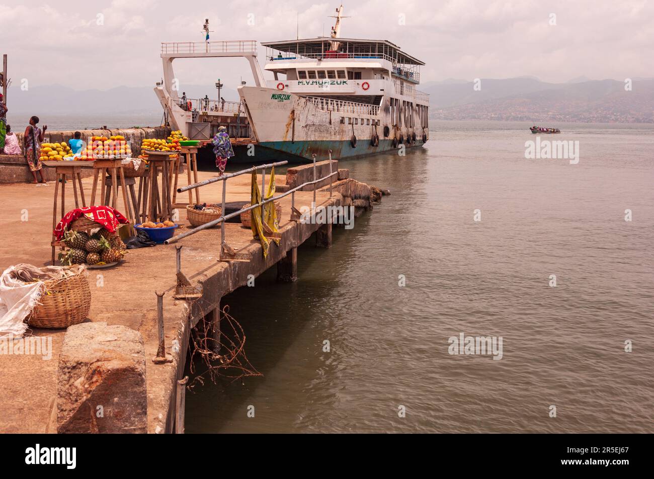 Ferry MV Murzuk à la jetée de Lungi-Town, Sierra Leone vers 2011. Banque D'Images