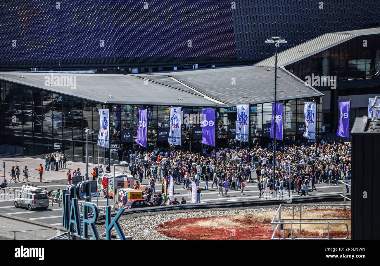 ROTTERDAM - des milliers de jeunes célèbrent la foi lors de l'édition 47th  de la Journée de la jeunesse de l'OT à Ahoy. ANP EVA PLEVIER pays-bas -  belgique sortie crédit: ANP/Alay