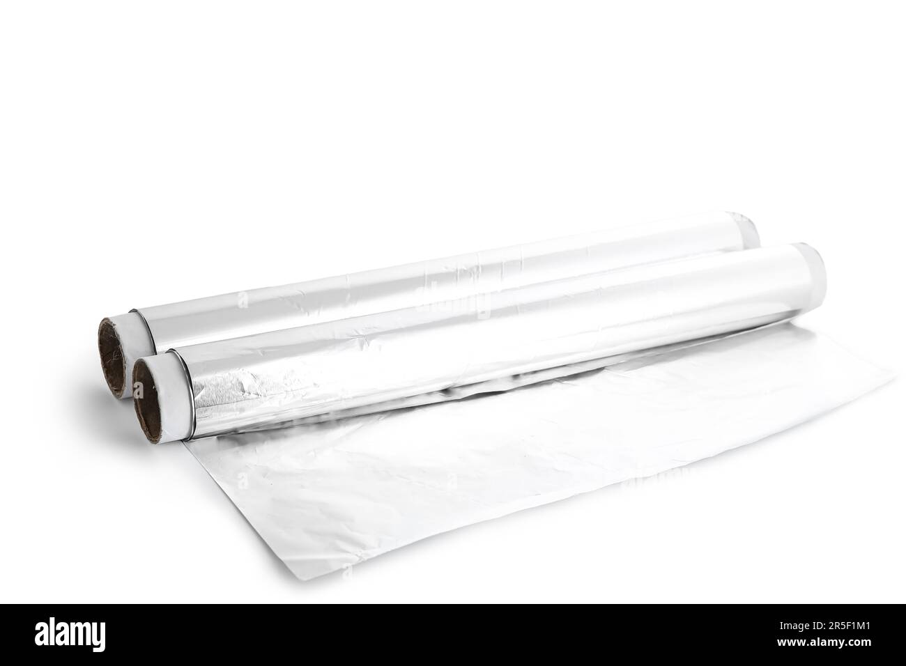 Rouleaux de feuilles d'aluminium isolés sur fond blanc Banque D'Images