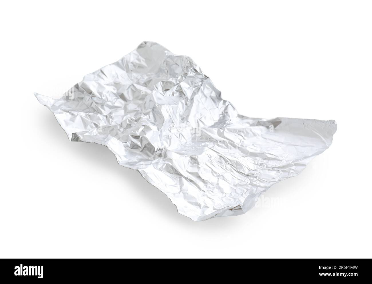 Feuille d'aluminium froissés isolée sur fond blanc Banque D'Images