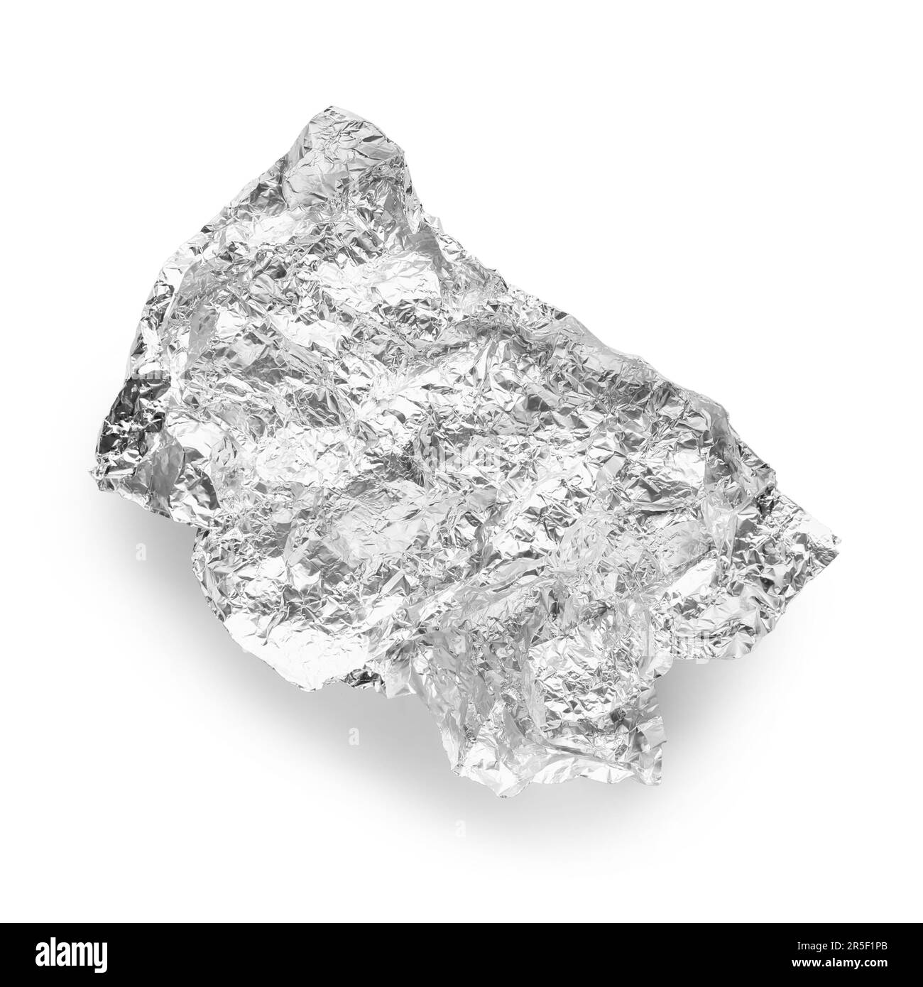 Feuille d'aluminium froissés isolée sur fond blanc Banque D'Images