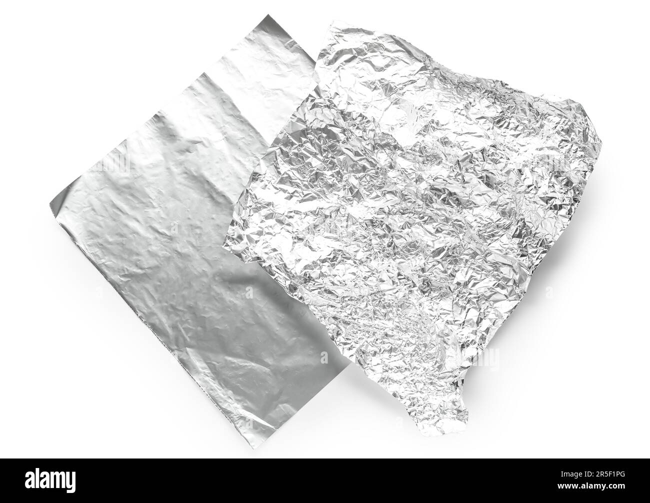 Feuilles de papier aluminium sur fond blanc Banque D'Images
