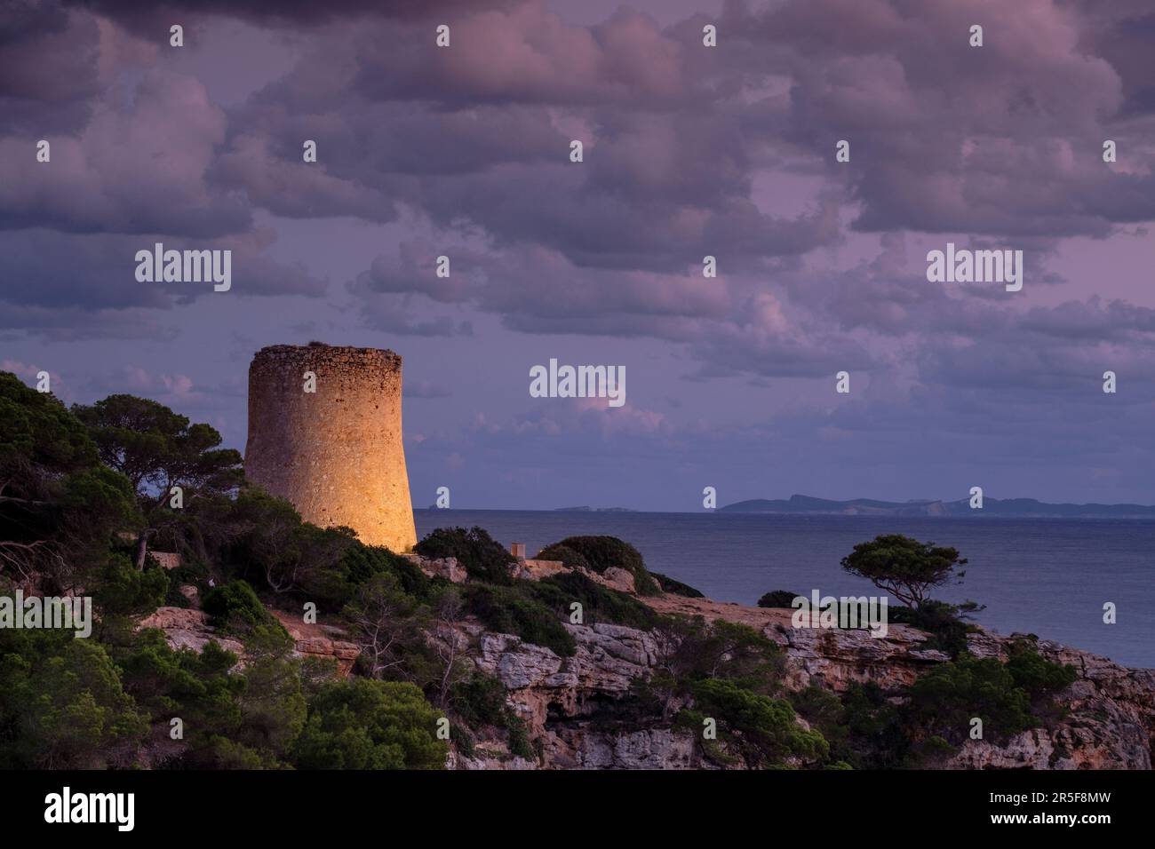 Tour de Cala Pi, seizième siècle, utilisé pour défendre l'entrée de la baie, Cala Pi, Majorque, îles Baléares, Espagne, Europe Banque D'Images