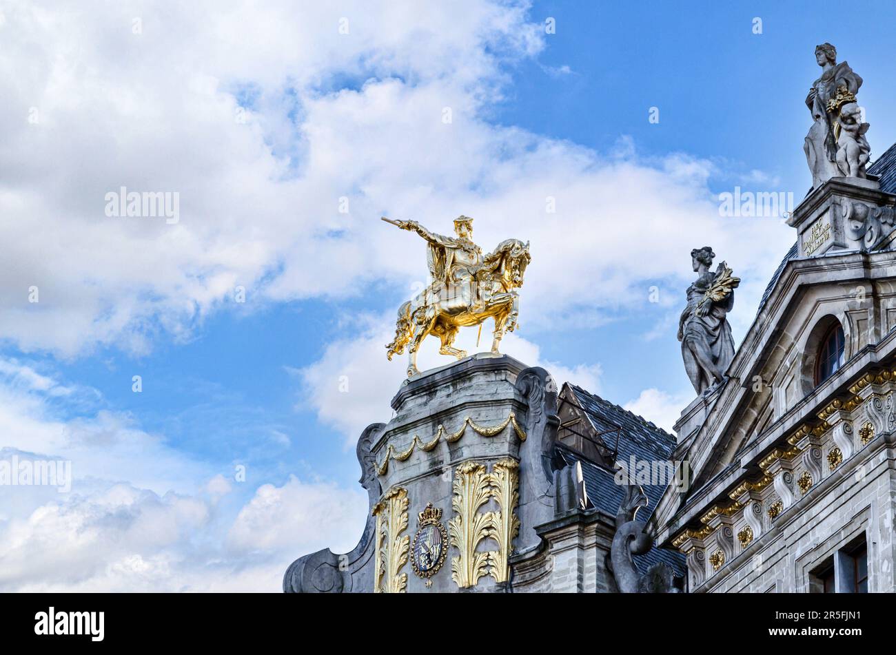 Bruxelles, Belgique ; 22 novembre 2021 : sculpture de Charles de Lorraine dans la maison de l'arbre d'Or, située sur la Grand-place Banque D'Images