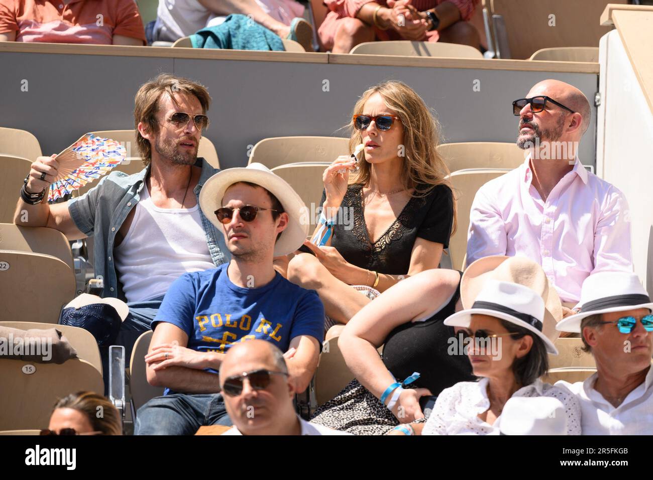 Paris, France. 03rd juin 2023. Philippe Lacheau et Elodie Fontan et Cartman assistent à l'Open de France 2023 à Roland Garros sur 3 juin 2023 à Paris, France. Photo de Laurent Zabulon/ABACAPRESS.COM crédit: Abaca Press/Alamy Live News Banque D'Images
