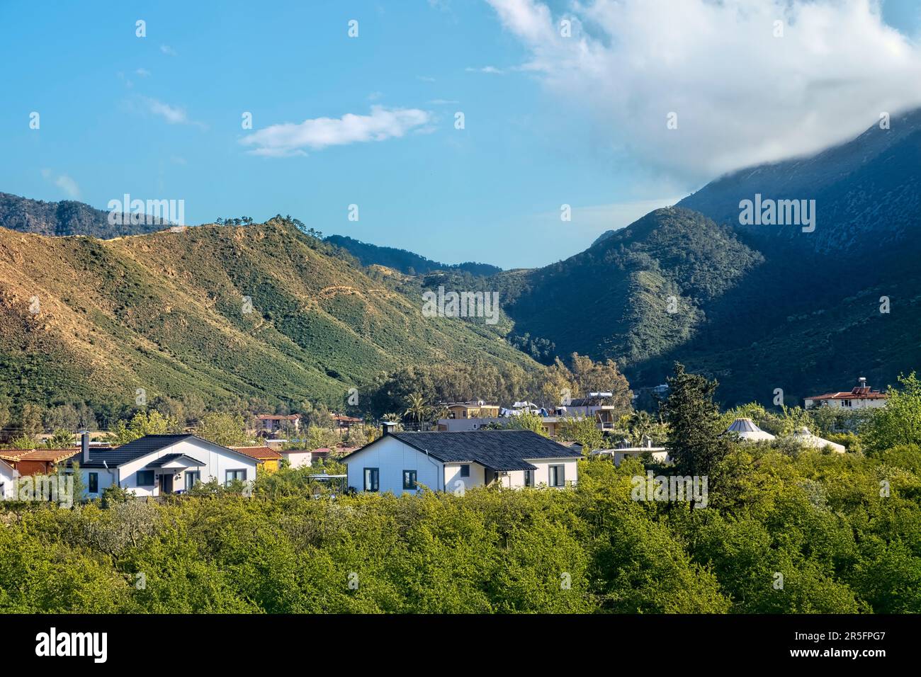 La péninsule de Gelidonya et les montagnes, vues depuis Adrasan, Turquie Banque D'Images