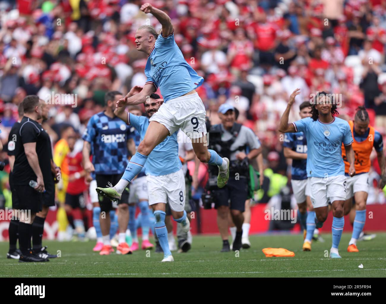 Londres, Royaume-Uni. 03rd juin 2023. Erling Haaland (MC) célèbre la victoire lors du match final de la coupe Emirates FA Manchester City / Manchester United au stade Wembley, Londres, Royaume-Uni, le 3rd juin 2023. Crédit : Paul Marriott/Alay Live News Banque D'Images